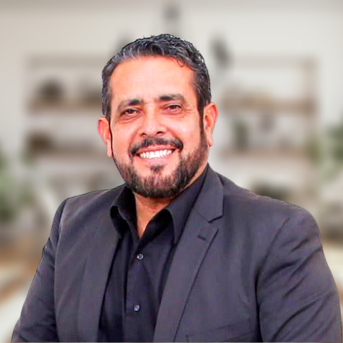 Fredi Murrieta Lic. Teología y Maestría en Relaciones Familiares.